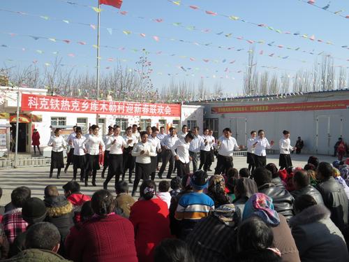 2月14日，库木勒村村民载歌载舞迎春节1.JPG