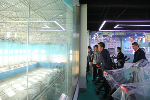 河南省总工会王保存主席一行在新疆大安特种钢有限责任公司考察职工活动中心建设情况