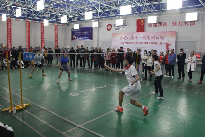 羽毛球混双冠军开发区队与辽疆队联谊赛